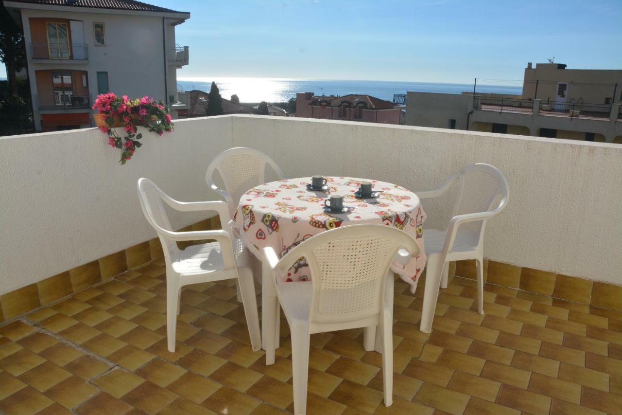 Residence Mare Verde Pietra Ligure Exteriör bild